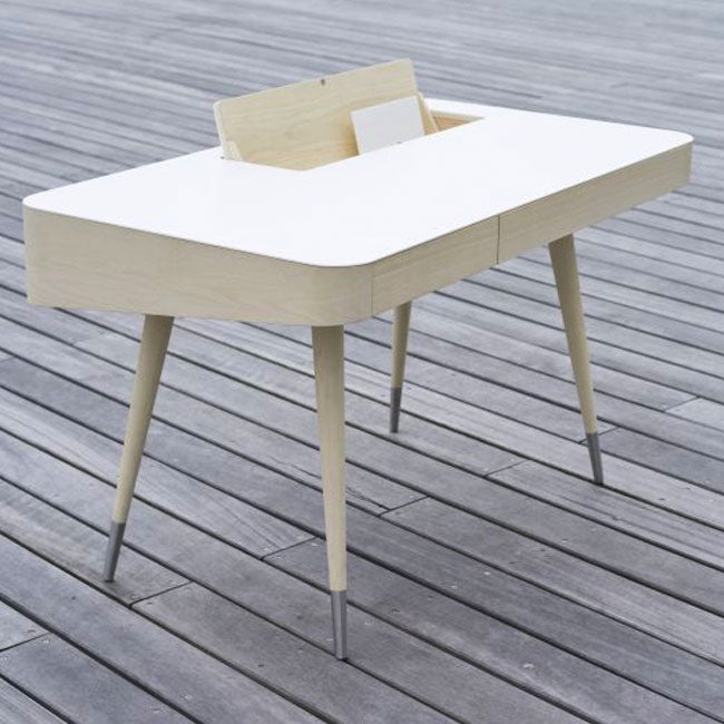 AK 1330 skrivebord m/Corian top - Naver Collection
