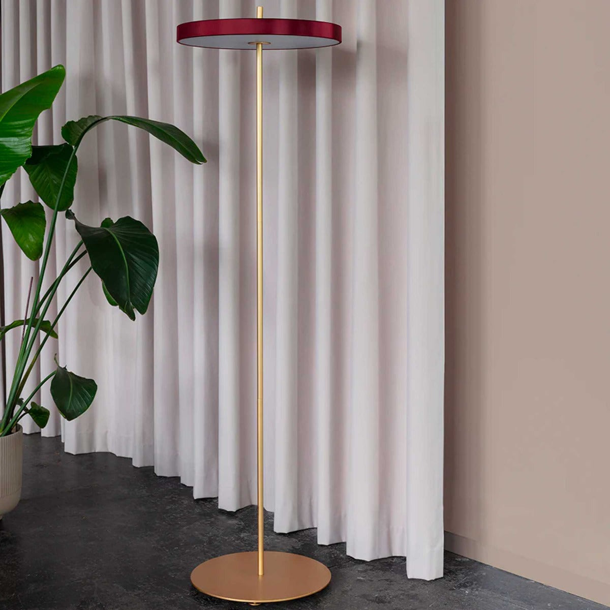 Asteria gulvlampe - Ruby Red - H: 150,7 cm - Umage