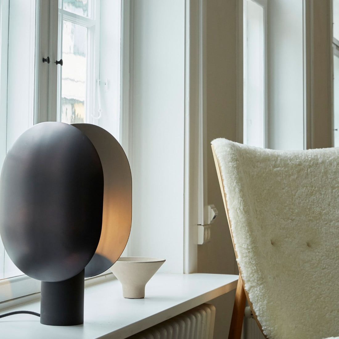Clam bordlampe - Burned Black - 101 Copenhagen