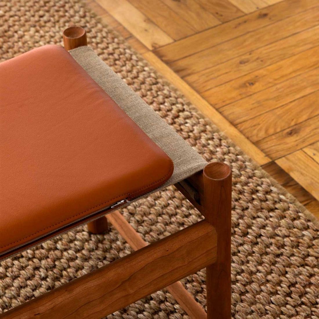 HB Fodskammel inkl. Cognac læder hynde - Kirsebær Olieret - Brdr Krüger