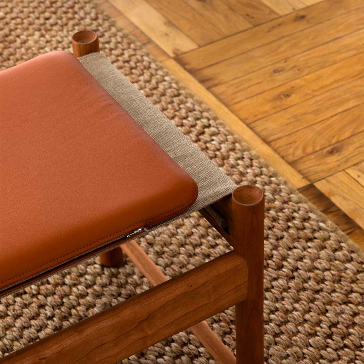 HB Fodskammel inkl. Cognac læder hynde - Kirsebær Olieret - Brdr Krüger