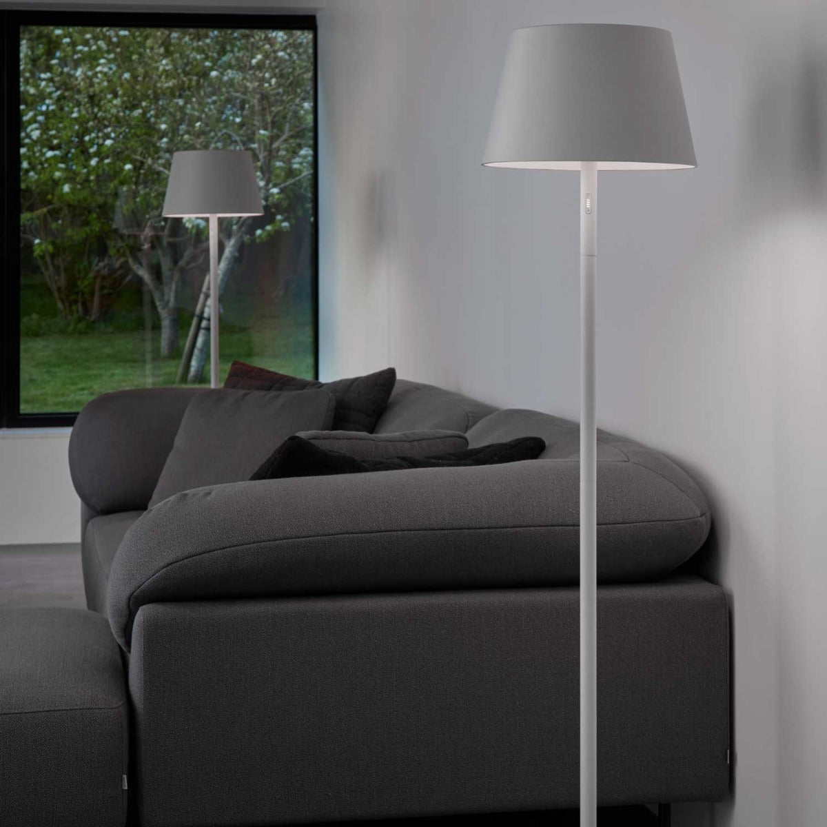 Modi Gulvlampe - Hvid - Loom Design