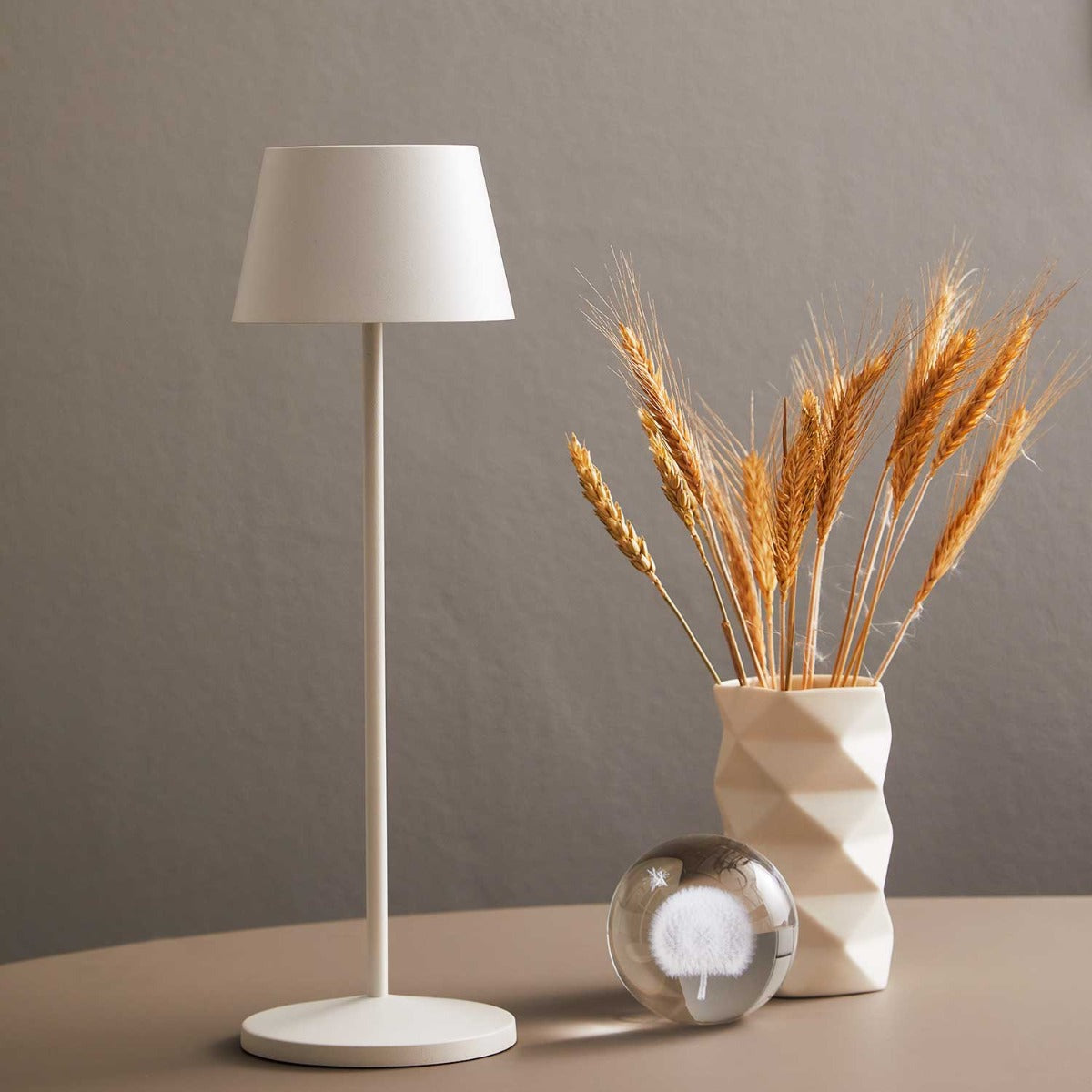 Modi Bordlampe - Hvid - Loom Design