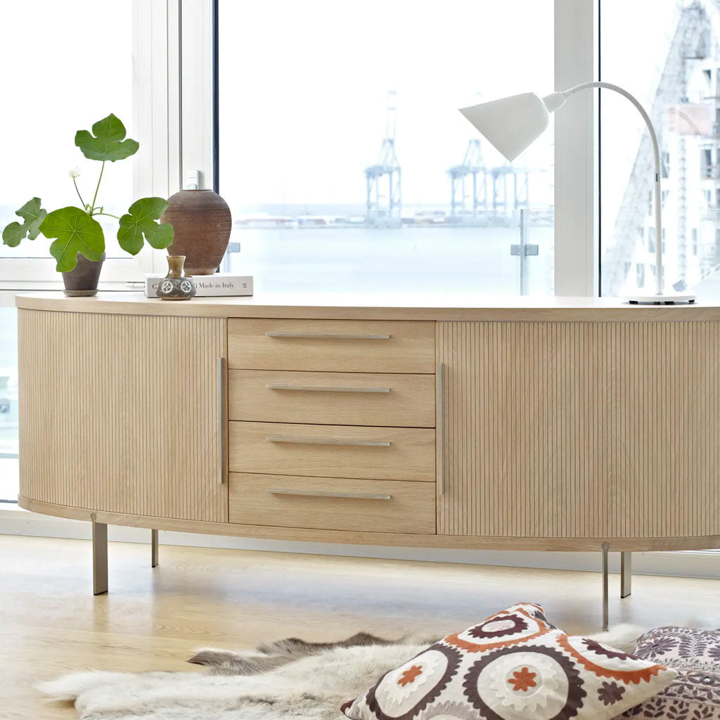 AK 1300. Oval skænk - Naver Collection