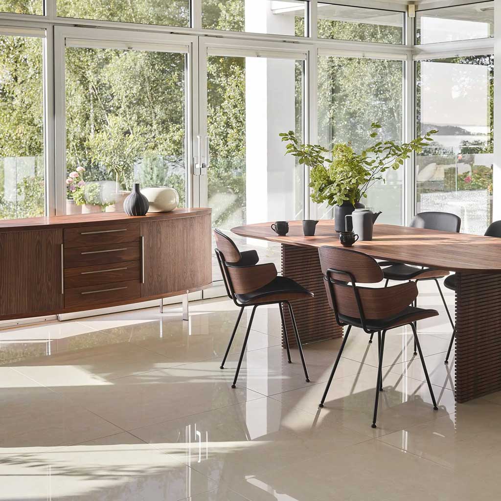 AK 1300. Oval skænk - Naver Collection