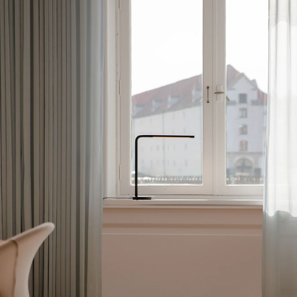 Omni Bordlampe - Black - Umage