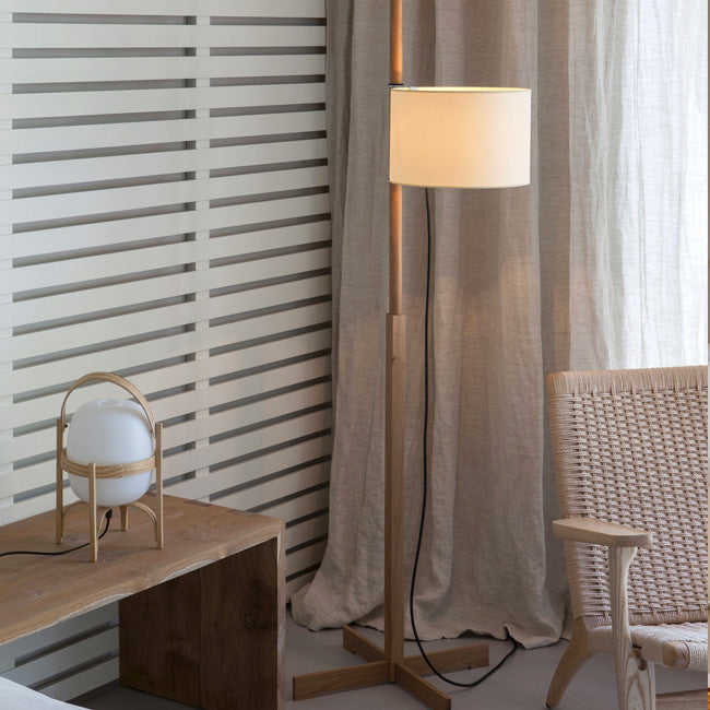 TMM Gulvlampe Eg/Hvid skærm - Santa & Cole