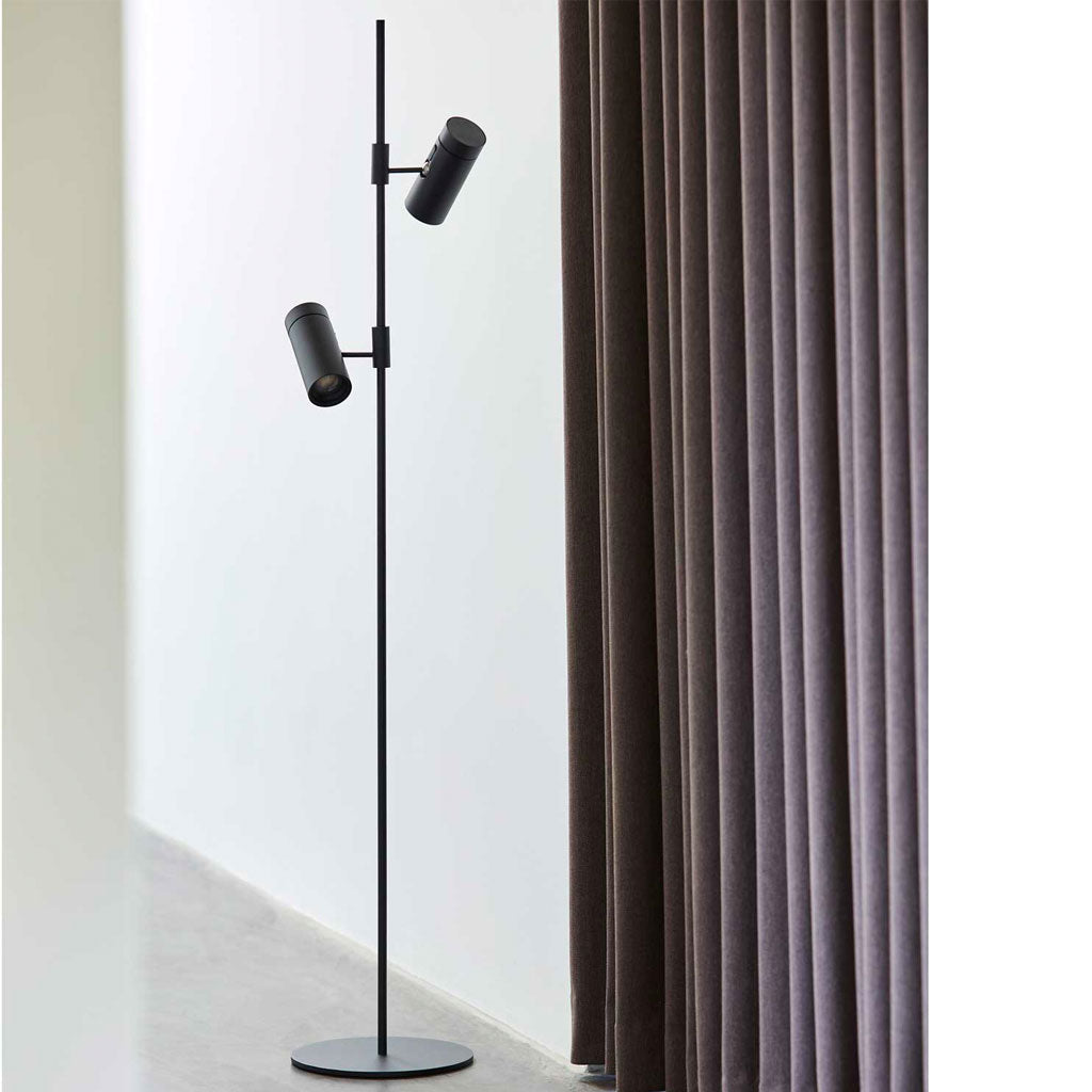 Sia Click Spot Gulvlampe med Sia Base Floor - Sort - Loom Design