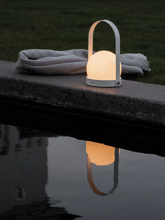 Carrie bordlampe Transportabel - Sort - H: 24,5 cm. - Audo Copenhagen