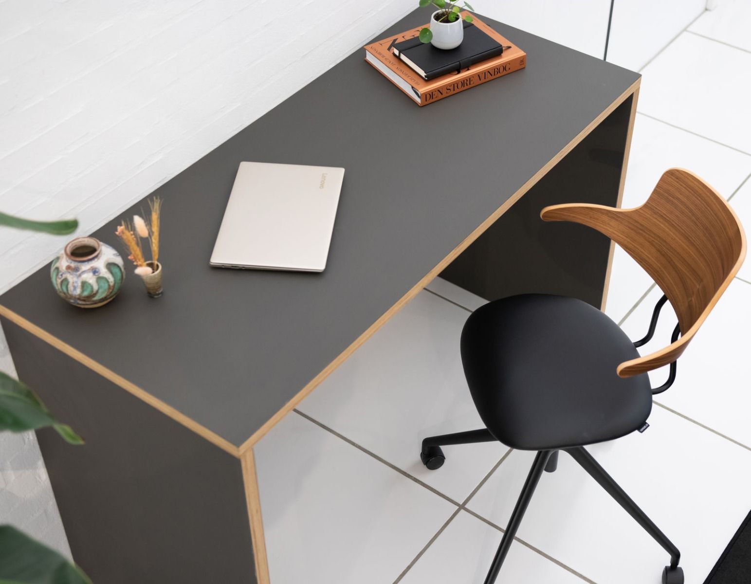 VL119 kontorstol (Sædepolstret - Læder M/Hjul) - Vermund