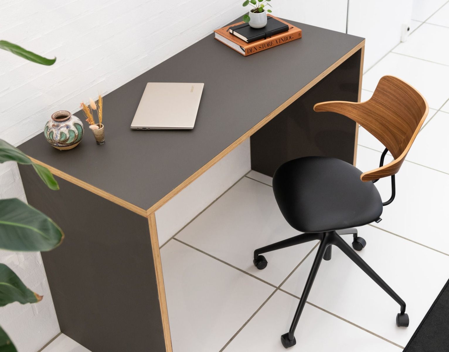 VL119 kontorstol (Sædepolstret - Læder M/Hjul) - Vermund