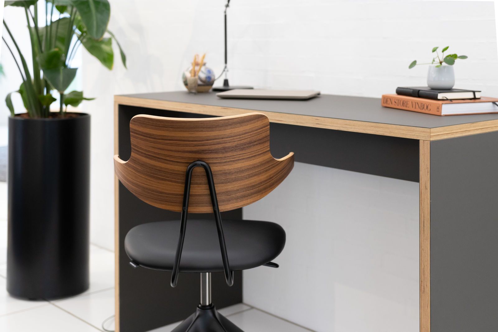 VL119 kontorstol (Sædepolstret - Læder M/Hjul) - Vermund