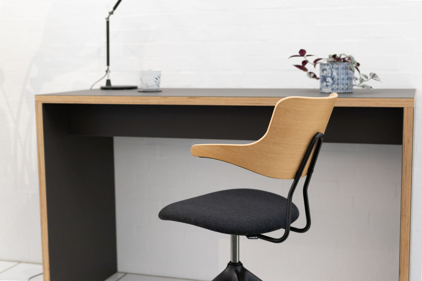 VL119 spisebordsstol (Sædepolstret - Læder m/drej) - Vermund