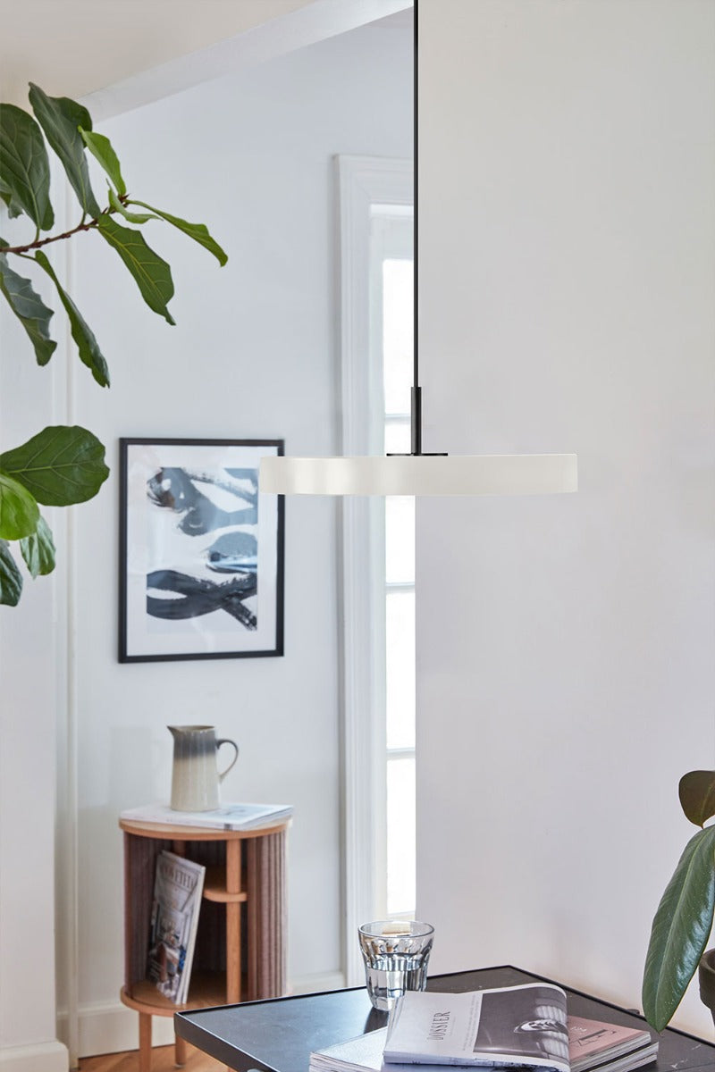 Asteria Pendel Plus Medium - Pearl White / Black - Ø: 43 Cm - Umage