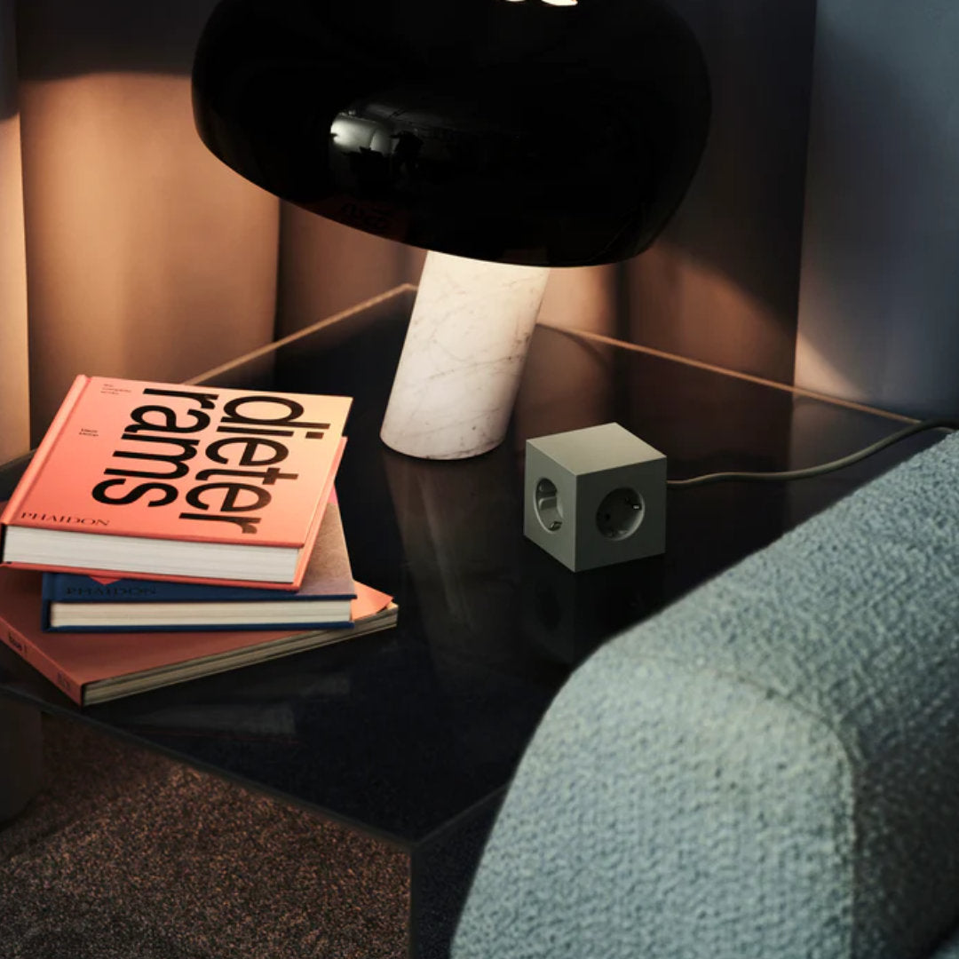 Square 1 stikdåse - AVOLT