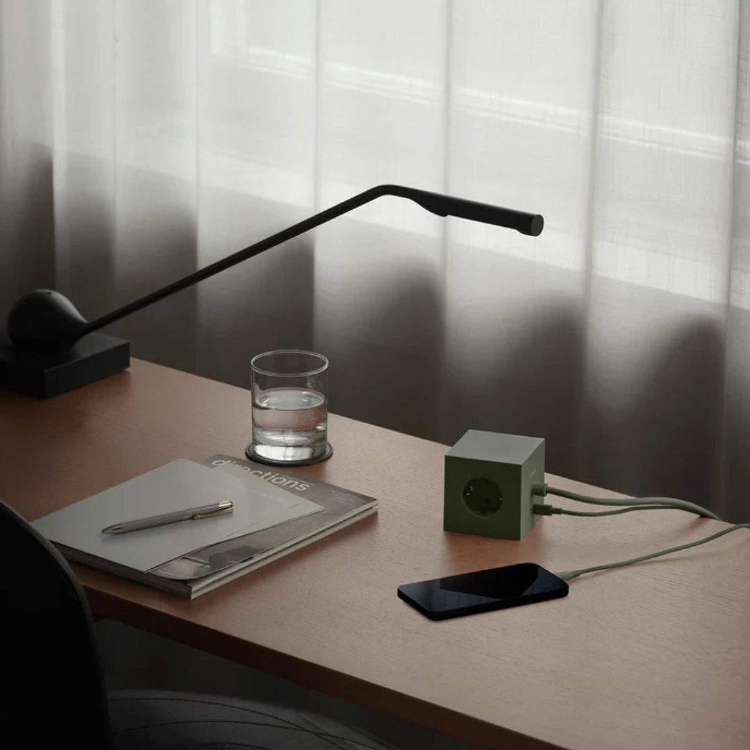 Square 1 stikdåse - AVOLT