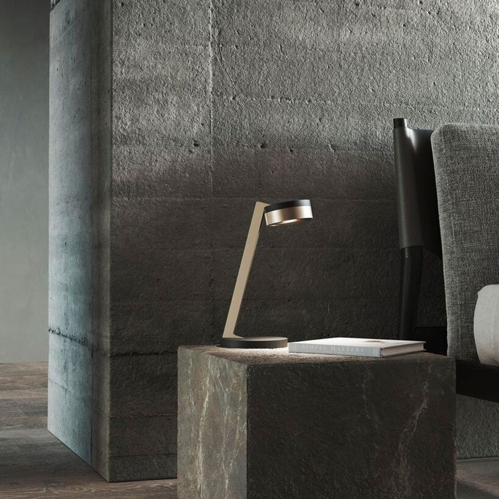 BLADE T1 Slim Bordlampe - Matt Black / Satin Gold - Light Point / Studio F. A. Porsche