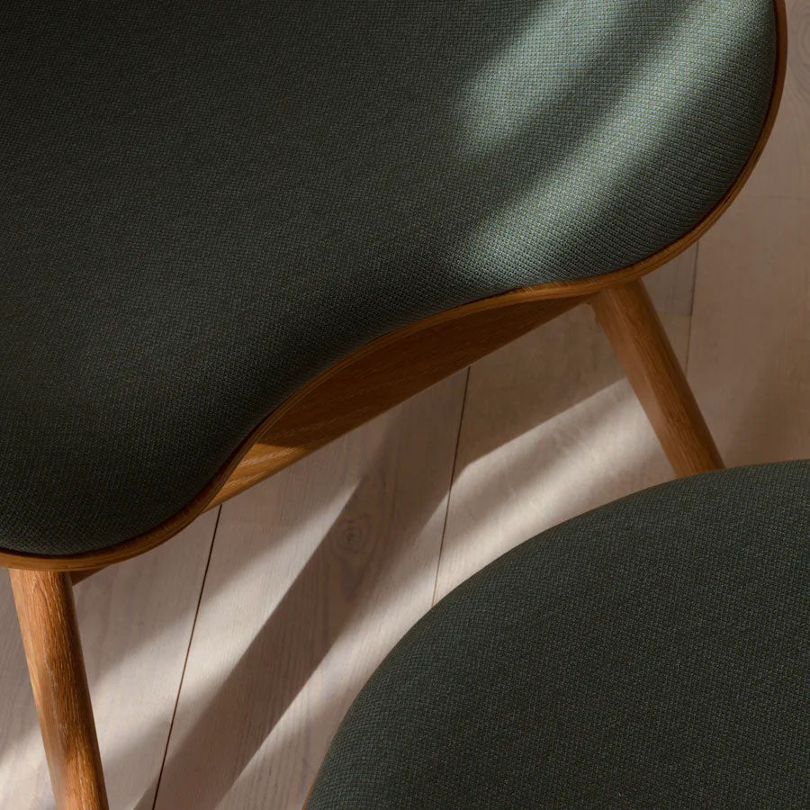 A Conversation Piece Lænestol - Oak/Morning meadows - H: 83 cm - Umage