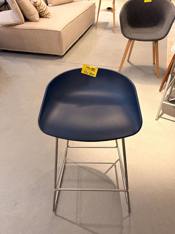 AAS38 barstol - Mørkeblå - Hay (UDSTILLINGSMODEL)