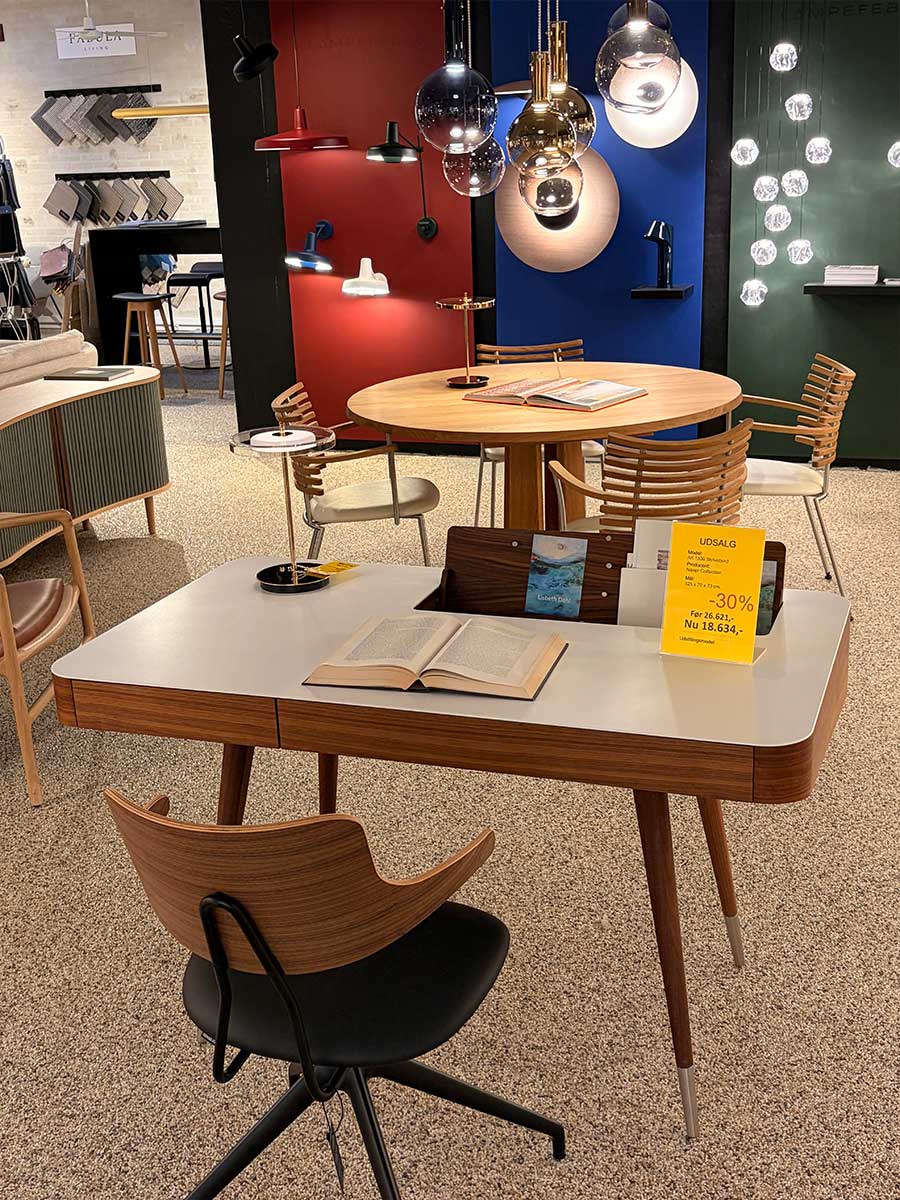 AK1330 Skrivebord - Naver Collection (UDSTILLINGSMODEL)