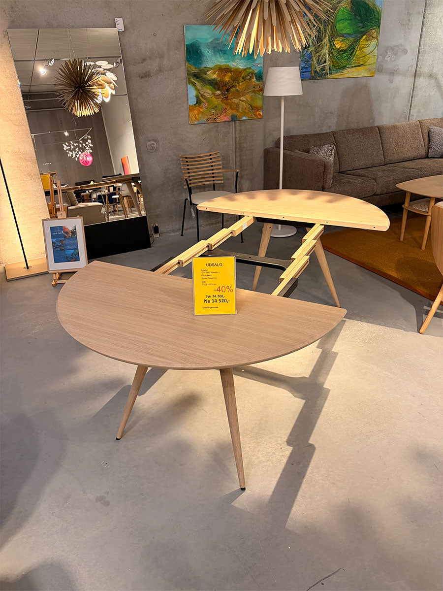 GM 3982 spisebord - Naver Collection (UDSTILLINGSMODEL)