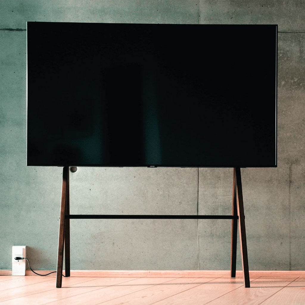 KAYA TV Stander - Valnød/Sort - Kristian Juul