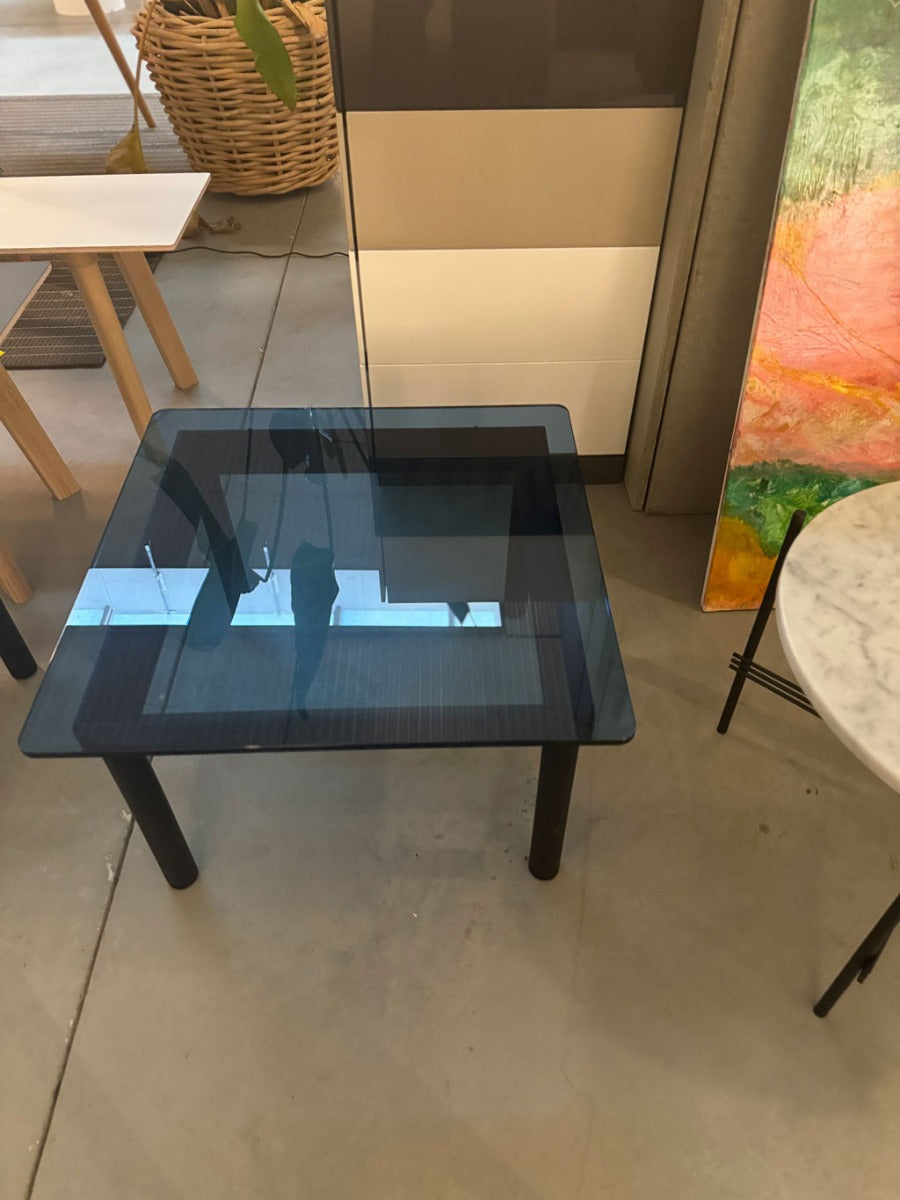 Kofi sofabord - 60x60 - Sort / Blue tinted glasplade - HAY (UDSTILLINGSMODEL)