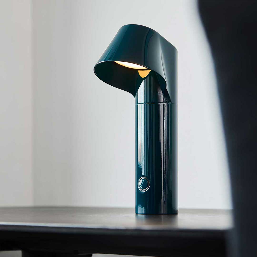 Willow Trådløs Bordlampe - Midnight Green - Loom Design