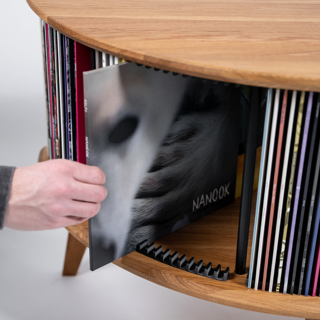 Display LUNA Vinyl møbel - Eg - Kristian Juul