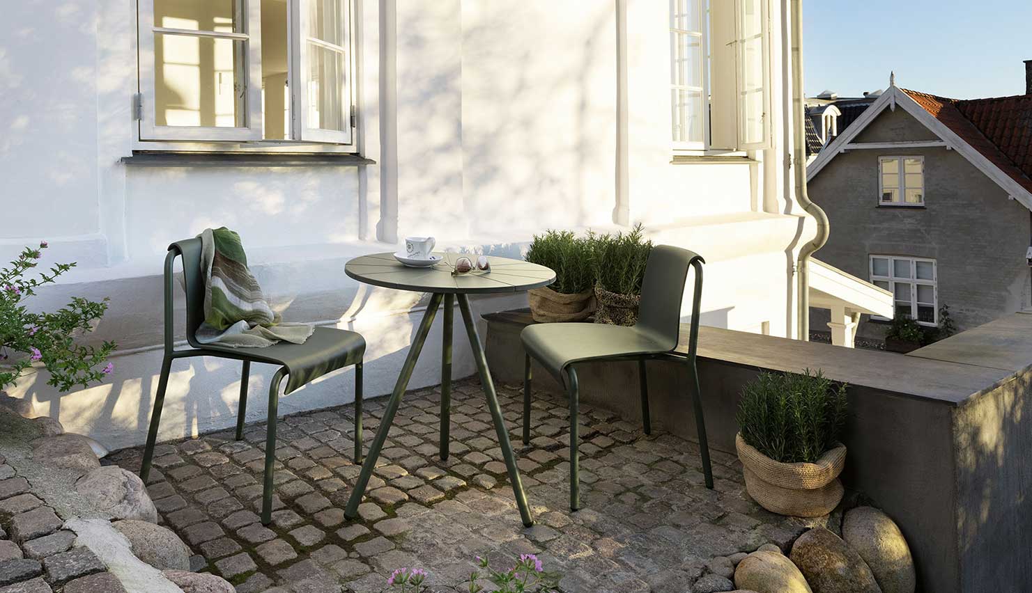Nami table havebord - Olive green - HOUE