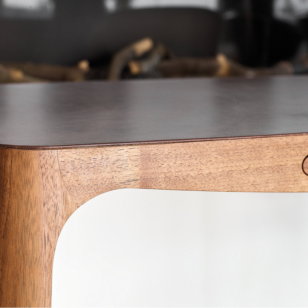 AK 1310 Ro Skrivebord - Naver Collection