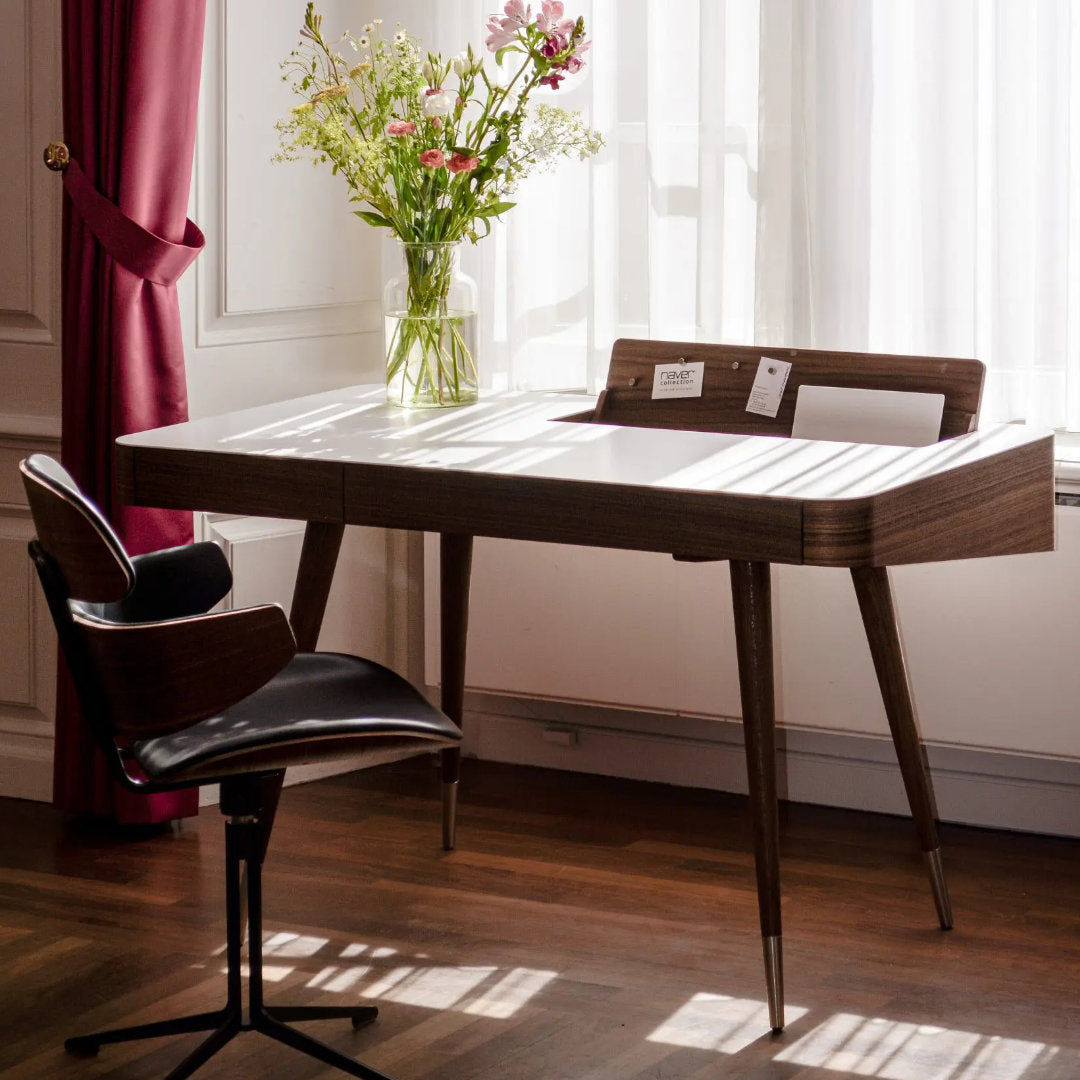 AK 1330 skrivebord - Naver Collection