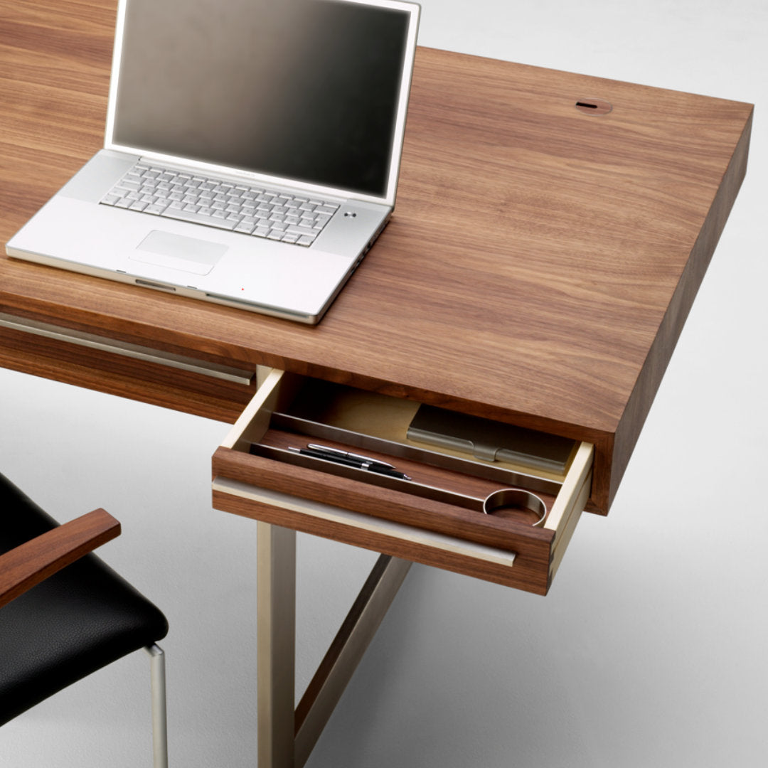 AK 1340 skrivebord - Naver Collection
