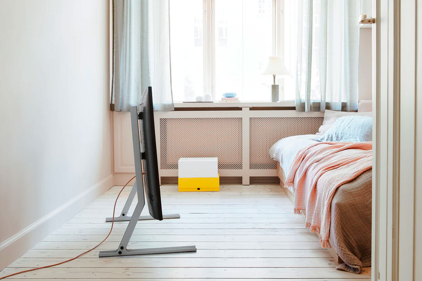 Bendy Low TV Stander - Dusty Rose - Pedestal