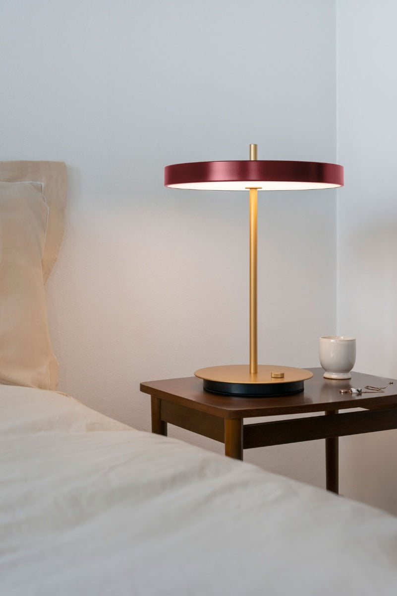 Asteria bordlampe - Ruby Red - H: 41,5 cm - Umage