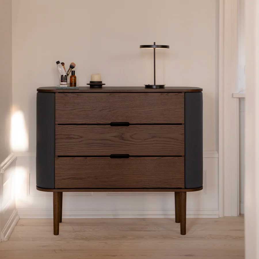 Treasures Kommode - 109.2x93x43 - Dark Oak / Shadow - Umage